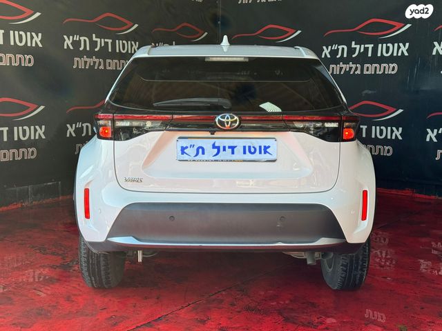 טויוטה יאריס קרוס