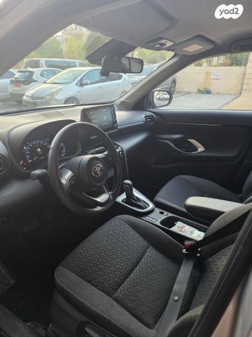 טויוטה יאריס קרוס