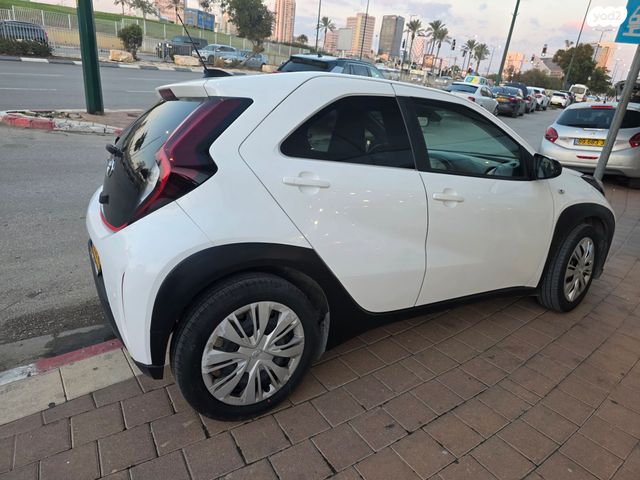 טויוטה אייגו X