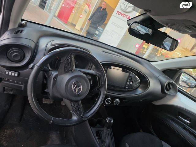 טויוטה אייגו X