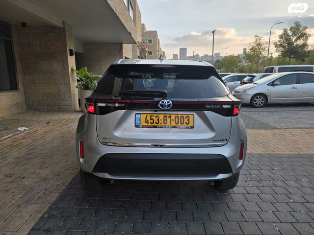 טויוטה יאריס קרוס