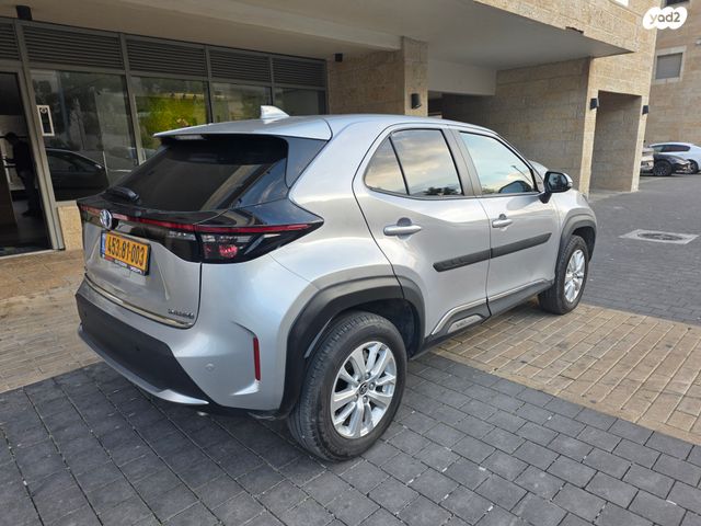 טויוטה יאריס קרוס