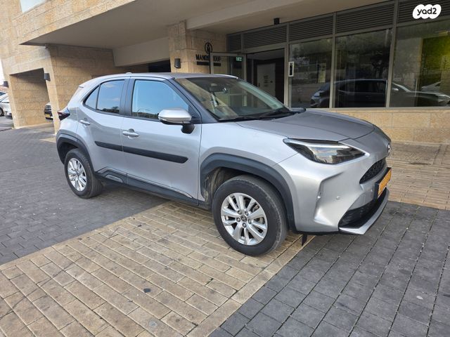 טויוטה יאריס קרוס