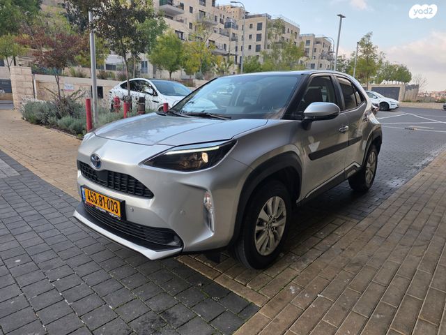 מודעת רכב טויוטה יאריס קרוס