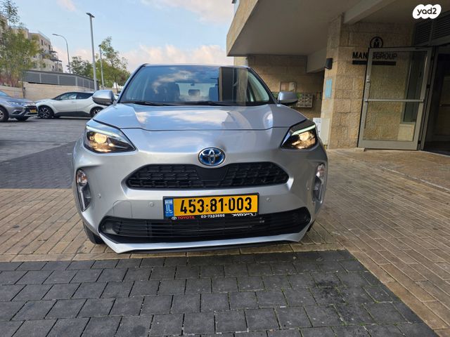 טויוטה יאריס קרוס