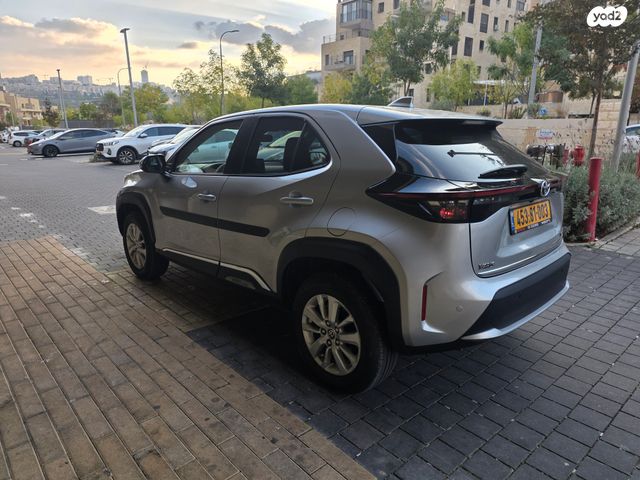 טויוטה יאריס קרוס