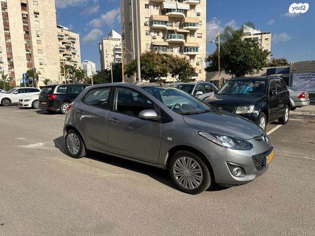 מודעת רכב מאזדה 2