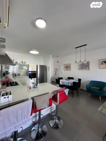 גג/ פנטהאוז, עיר היונה 9, רובע ה', אריאל