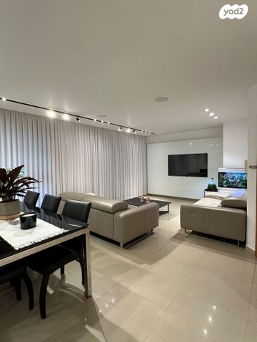 אהוד מנור 13