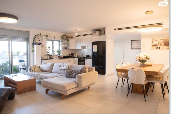 דירה, שדרות ציונה צרפת 6, גדרה הצעירה, גדרה