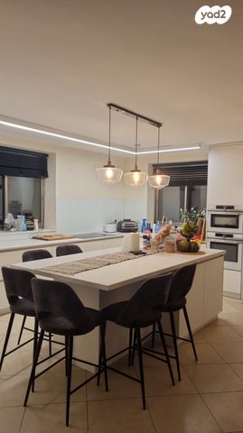 רנה מגריט 12