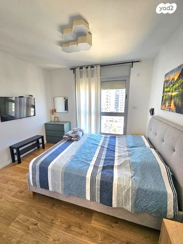 דירה, דגניה 2, ח-501, חולון