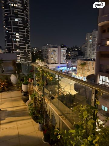 גג/ פנטהאוז, רש"י 10, נחלת גנים, רמת גן