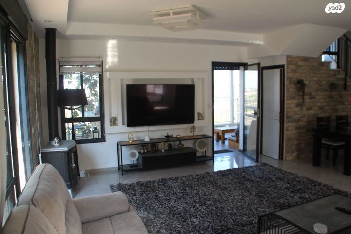 דו משפחתי, החרמון 24, אורנית, אורנית