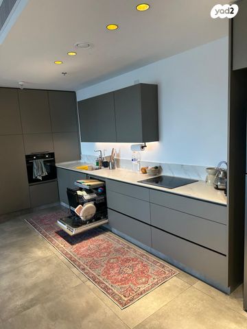 דירה, אריאל שרון 10, סיטי, גבעתיים