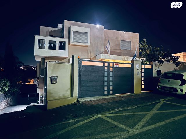 בית פרטי/ קוטג', רנה מגריט 12, גבעת טל, קרית אתא