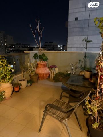 גג/ פנטהאוז, רש"י 10, נחלת גנים, רמת גן