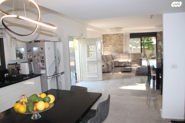 דו משפחתי, החרמון 24, אורנית, אורנית