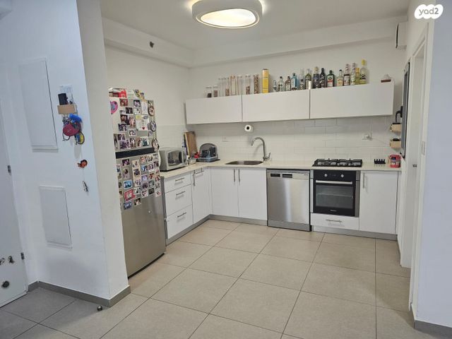 דירה, האנפה 18, החותרים, טירת כרמל