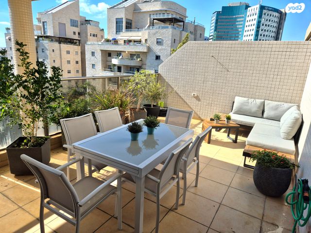 דירה, הכלנית 17, 2004, רעננה