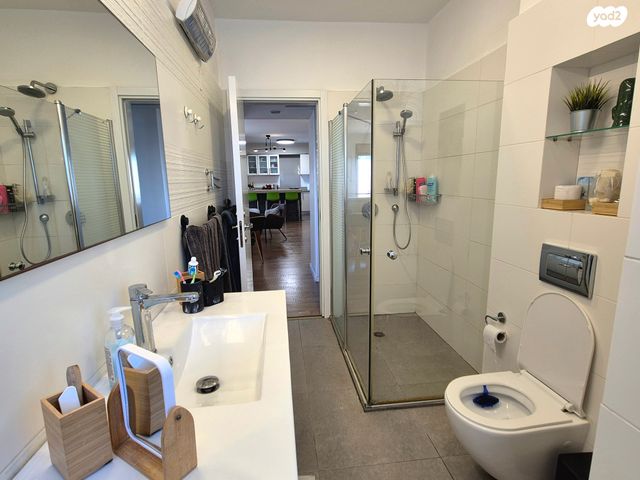 דירה, הכלנית 17, 2004, רעננה