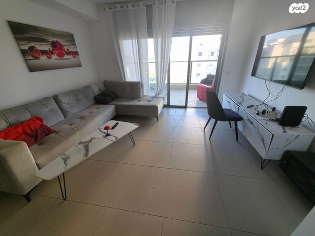 דירה, דבורה עומר 12, נאות שמיר, יבנה