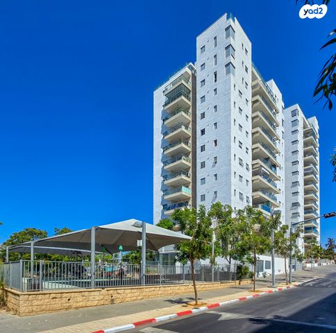 דירה, ברתיני גארי 12, נווה עופר, תל כביר, תל אביב יפו