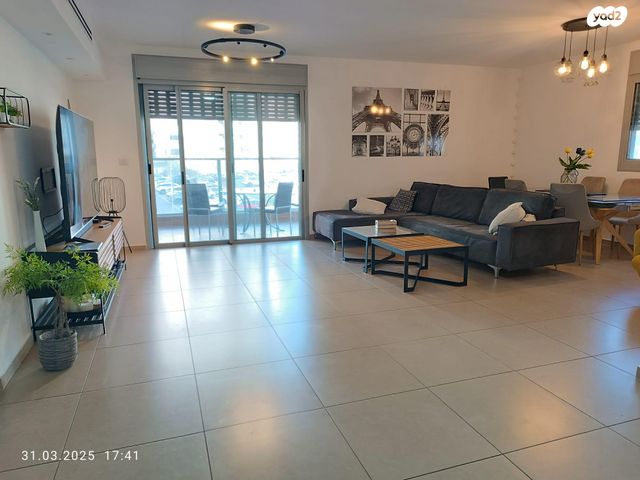 דירה, היסעור 2, החותרים, טירת כרמל