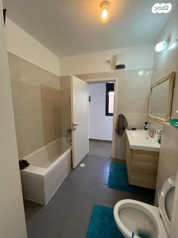 גג/ פנטהאוז, עיר היונה 9, רובע ה', אריאל