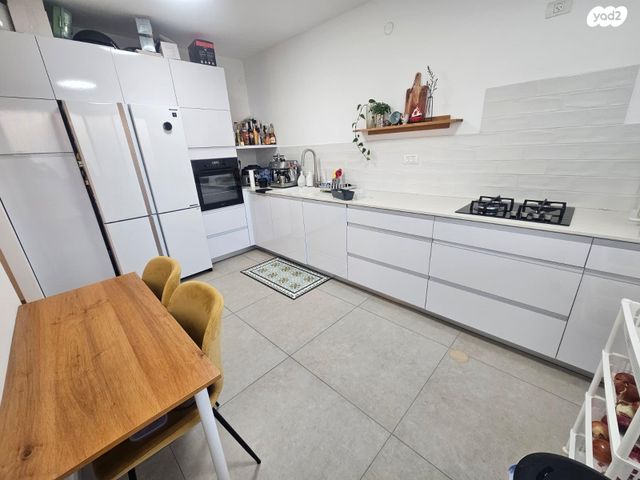 ד"ר אברהם אליהו הרכבי 13