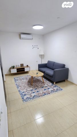 רחבת הרב עוזיאל 8