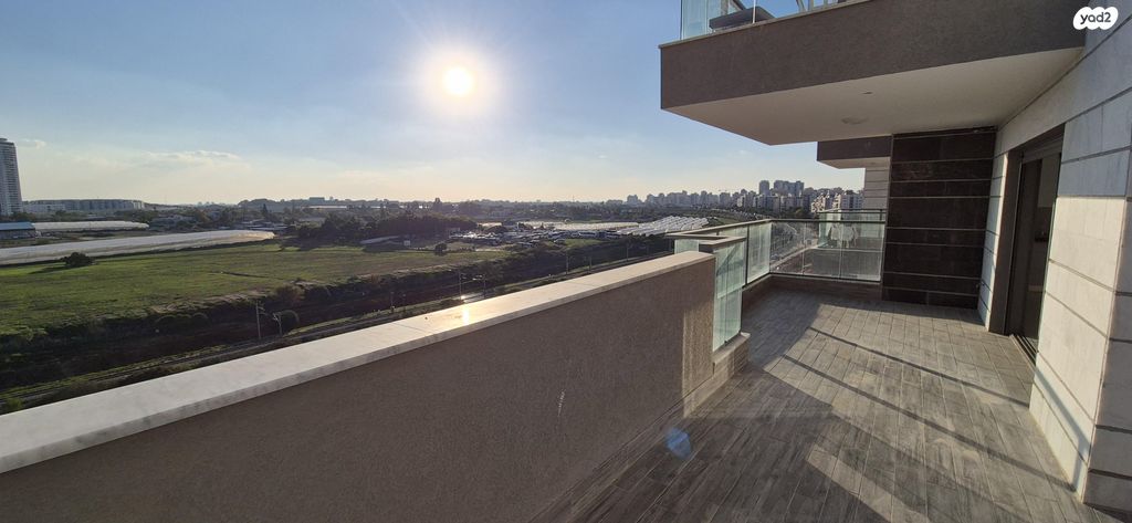 לאה גולדברג 8