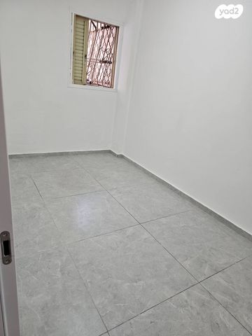 דירה, הרצל 105, שעריים, רחובות