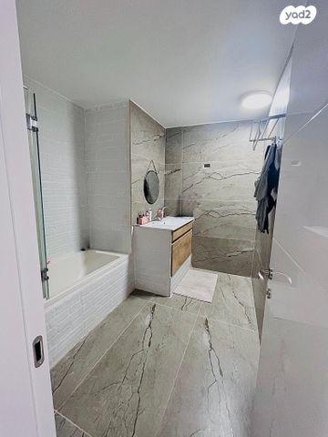 דירה, העלייה 40, גבעת נשר, נשר