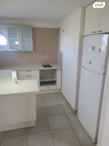 גג/ פנטהאוז, חרמון 13, שאר העיר, כפר ורדים