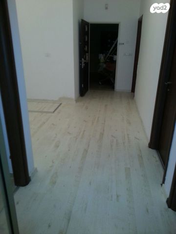 דירה, עורבני 1, חלומות זכרון, זכרון יעקב