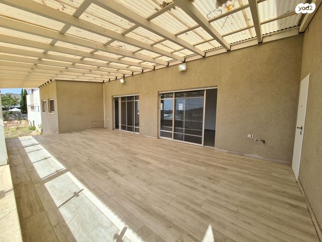 דירת גן, ישעי 1, ישעי, ישעי