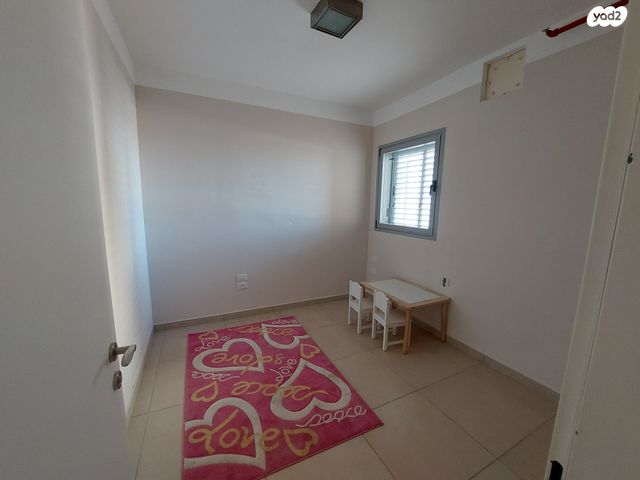 דירה, הגנים 3, נווה גן, רמת השרון