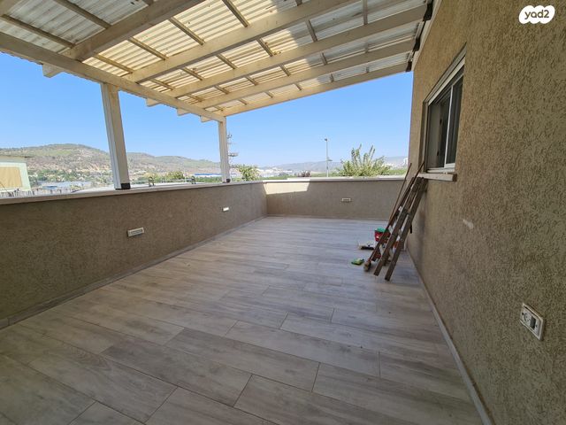 דירת גן, ישעי 1, ישעי, ישעי