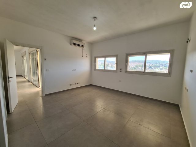 דירת גן, ישעי 1, ישעי, ישעי