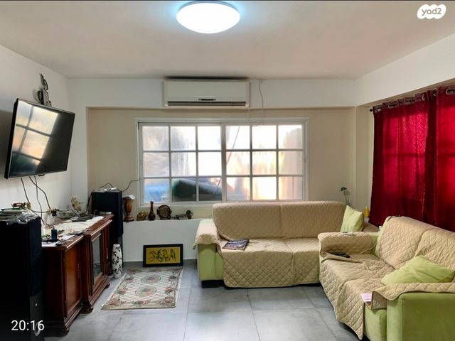 קיבוץ גלויות 130