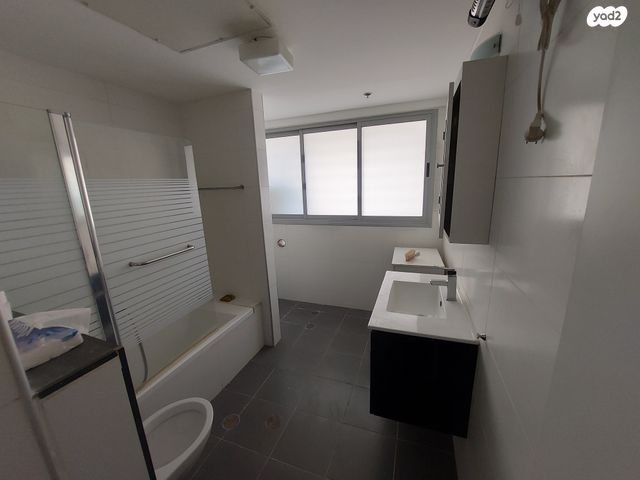 דירה, הגנים 3, נווה גן, רמת השרון