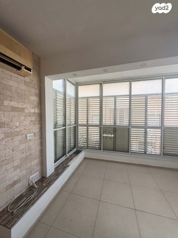 דירה, בית וגן 18, לב העיר, בת ים