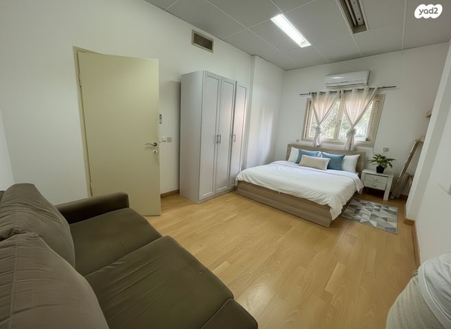 אבן גבירול 74