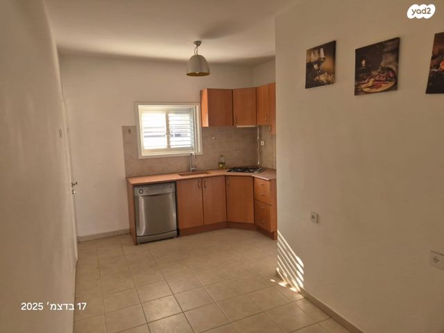 חוה לוצקי 12