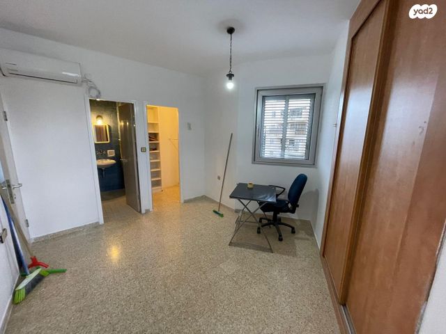 דירה, חטיבת אלכסנדרוני 29, קרית ויצמן, רעננה