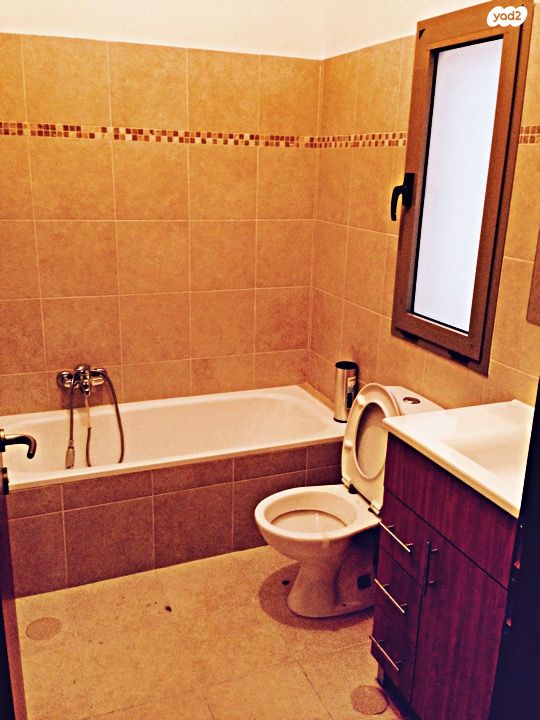 דירה, עורבני 1, חלומות זכרון, זכרון יעקב