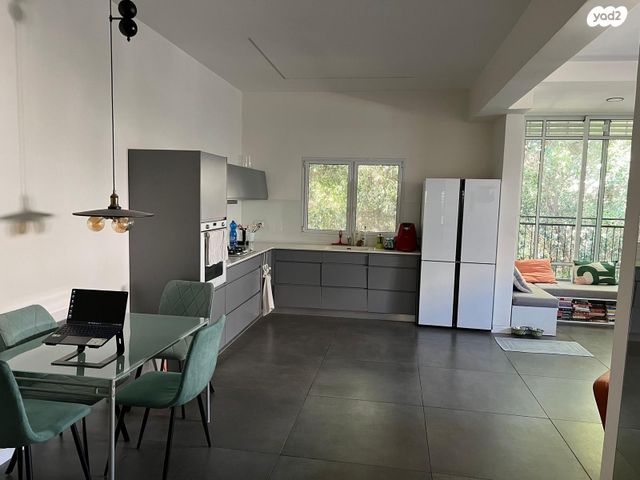 נחום הנביא 10