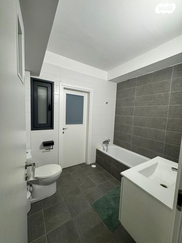 דירה, לוטם 21, הפרחים, חריש