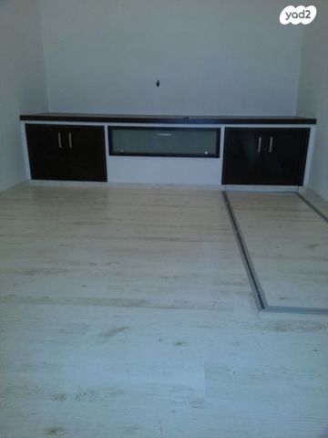 דירה, עורבני 1, חלומות זכרון, זכרון יעקב